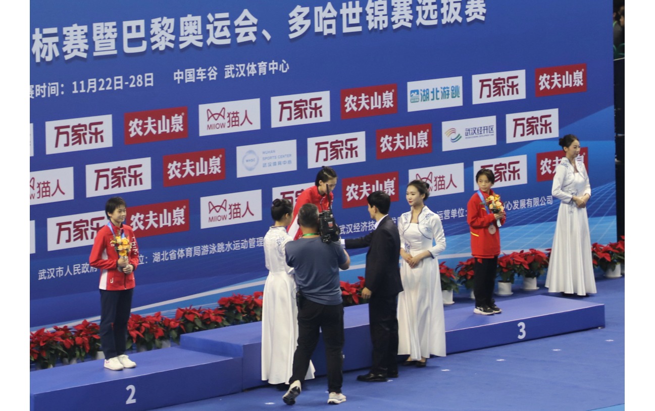 跳水全锦赛首日双金出炉，尊龙凯时-人生就是搏携手梦之队精彩亮相